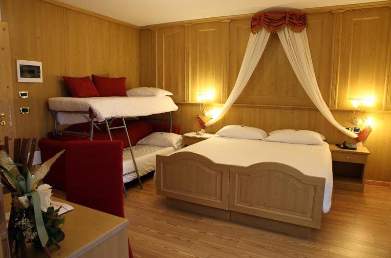 Hotel Gran Vacanze Rooms & Apartments Dimaro Oda fotoğraf