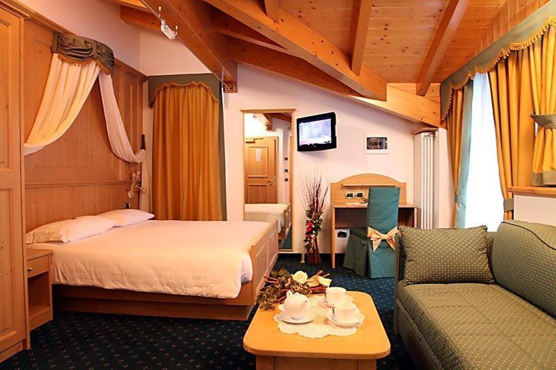 Hotel Gran Vacanze Rooms & Apartments Dimaro Oda fotoğraf